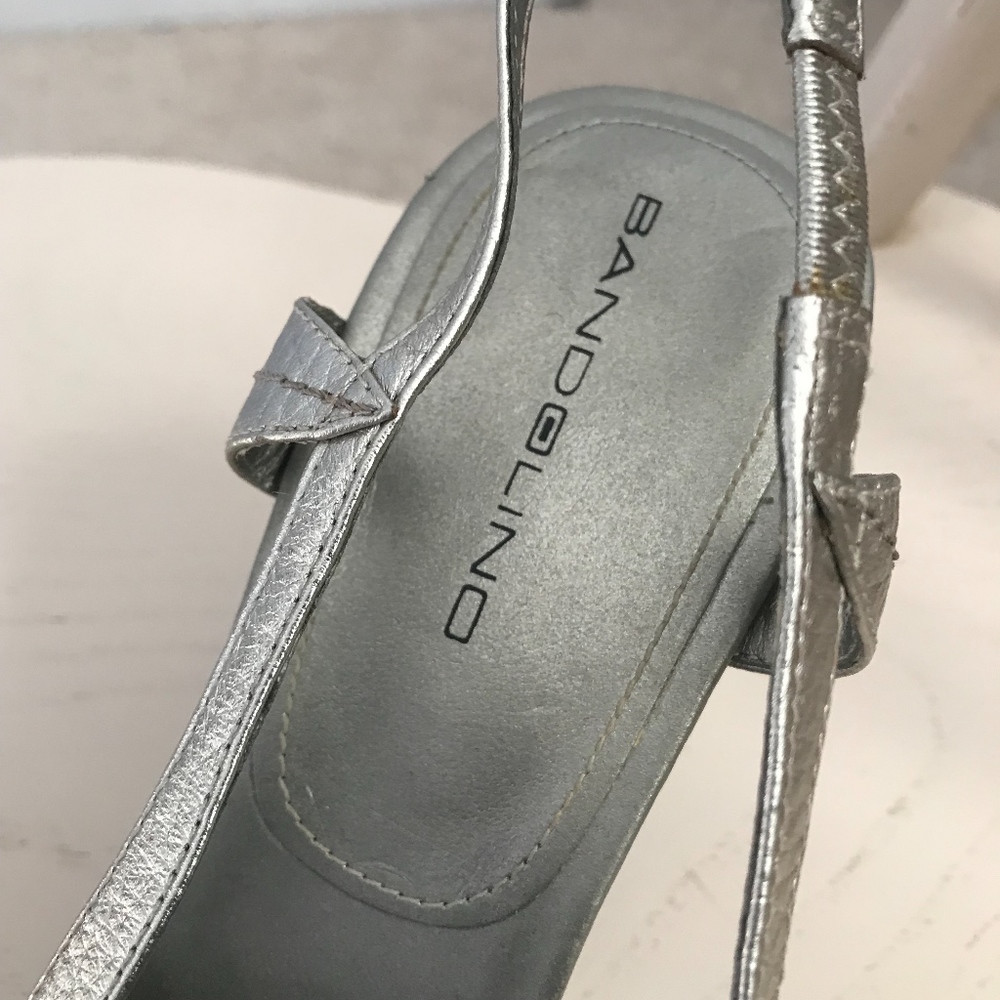 Bandolino | Silver Metallic Heels - Picture 2 of 8